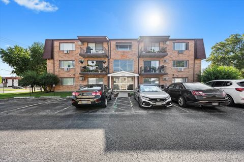 Tiny photo for 11000 Central Avenue #2C, Chicago Ridge, IL 60415 (MLS # 12444808)