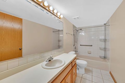 Tiny photo for 5041 139th Place #406, Crestwood, IL 60418 (MLS # 12486223)
