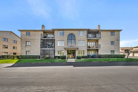 Photo of 5041 139th Place #406, Crestwood, IL 60418 (MLS # 12486223)
