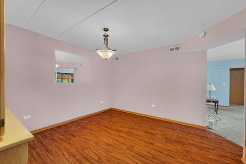 Tiny photo for 5041 139th Place #406, Crestwood, IL 60418 (MLS # 12486223)