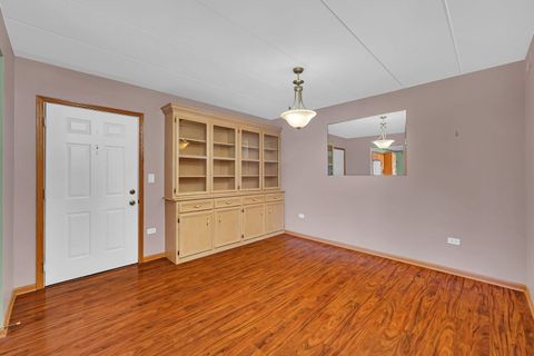 Tiny photo for 5041 139th Place #406, Crestwood, IL 60418 (MLS # 12486223)