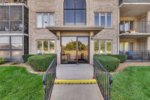 Tiny photo for 5041 139th Place #406, Crestwood, IL 60418 (MLS # 12486223)