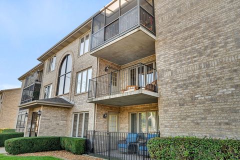 Tiny photo for 5041 139th Place #406, Crestwood, IL 60418 (MLS # 12486223)