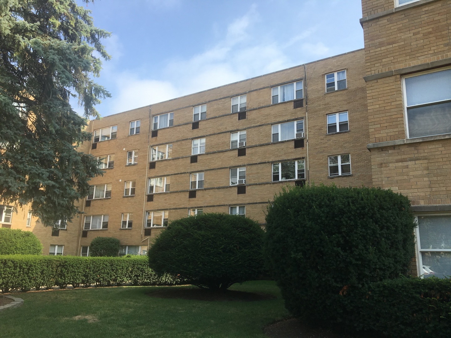 2115 W Farwell Avenue 213