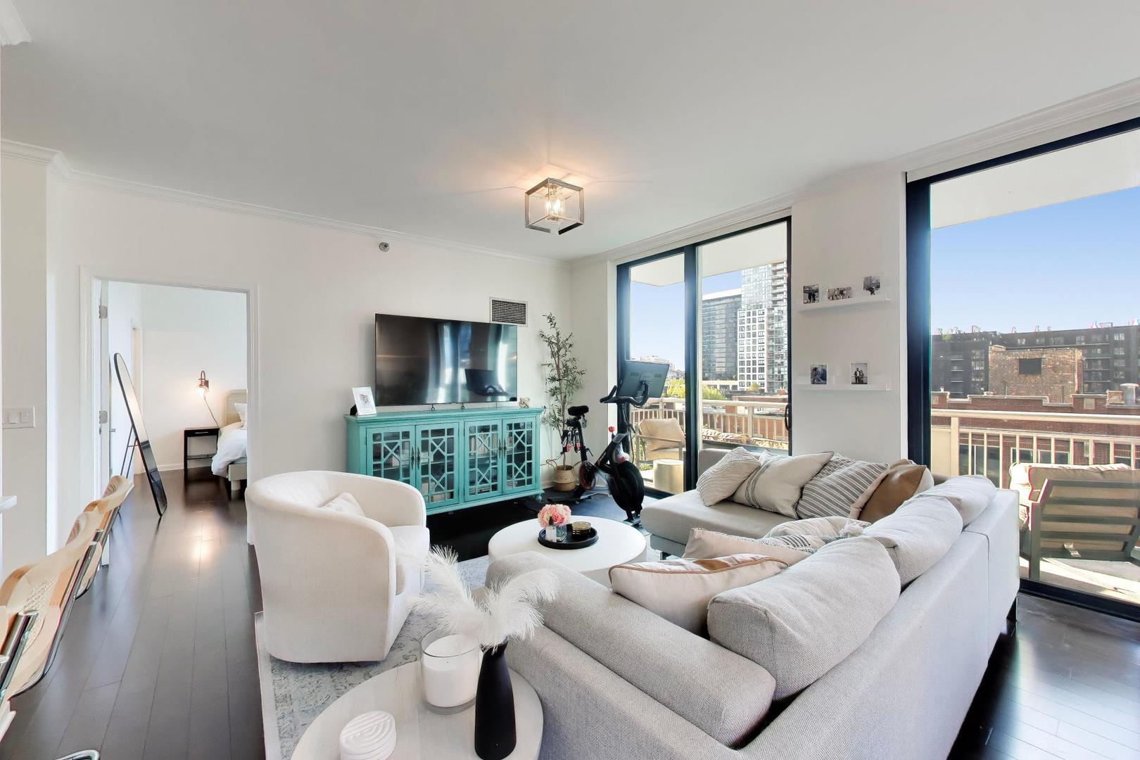 421 W Huron Street 604