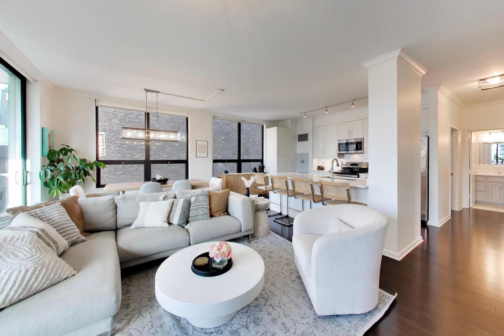 421 W Huron Street 604