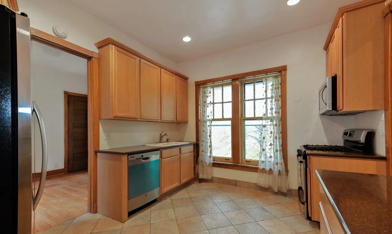 1615 E Hyde Park Boulevard 3