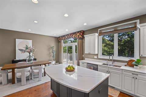 Tiny photo for 2064 Valor Court, Glenview, IL 60026 (MLS # 12741723)