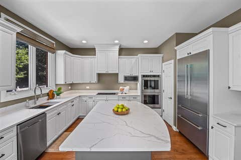 Tiny photo for 2064 Valor Court, Glenview, IL 60026 (MLS # 12741723)