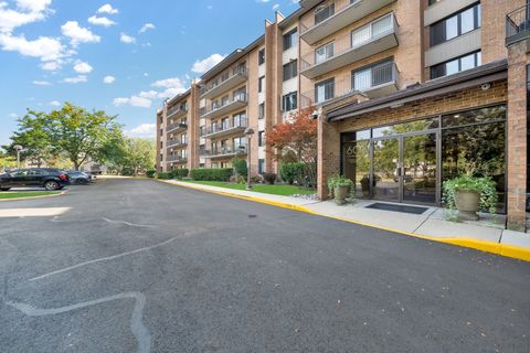 Tiny photo for 601 Lake Hinsdale Drive #301, Willowbrook, IL 60527 (MLS # 12586053)