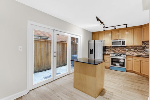Tiny photo for 601 South Boulevard #E, Oak Park, IL 60302 (MLS # 12768742)