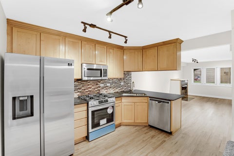 Tiny photo for 601 South Boulevard #E, Oak Park, IL 60302 (MLS # 12768742)