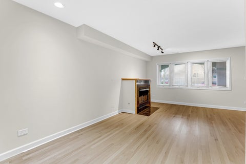 Tiny photo for 601 South Boulevard #E, Oak Park, IL 60302 (MLS # 12768742)