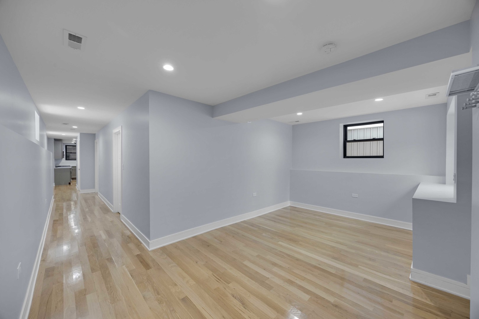 2046 W Moffat Street 1