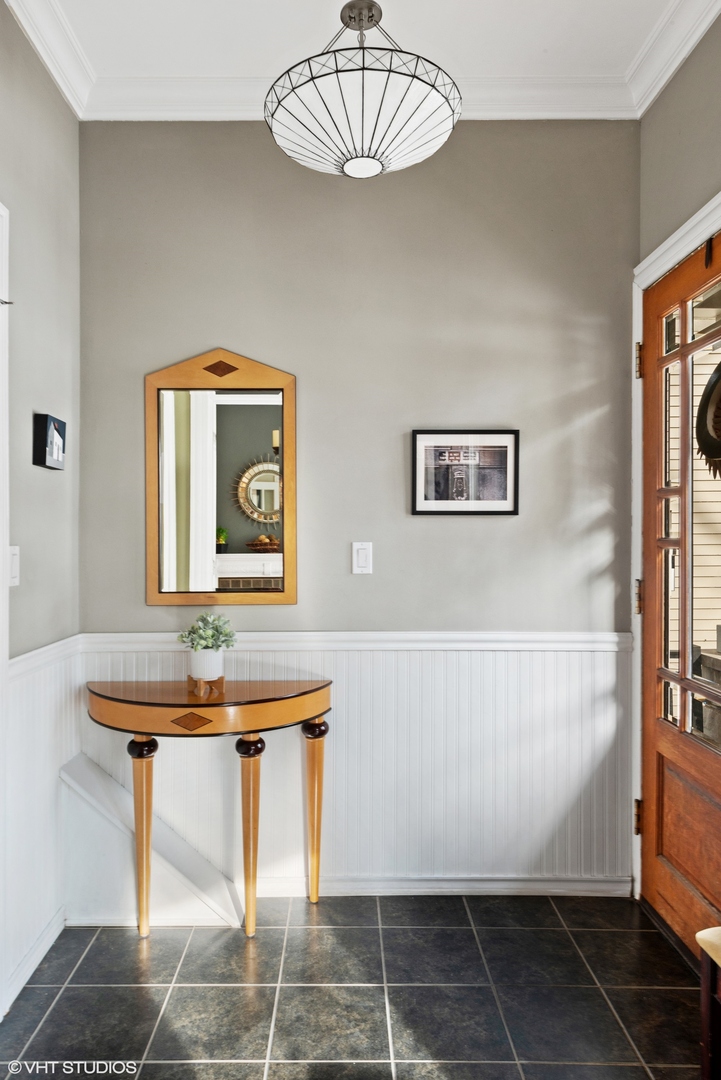 3034 N Greenview Avenue