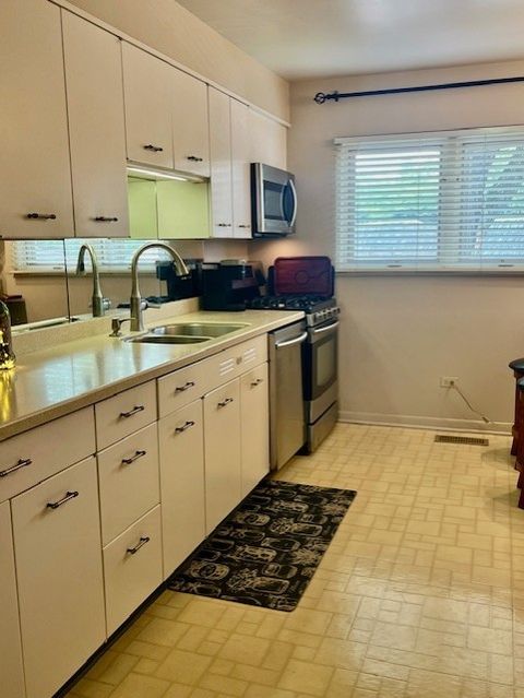 Tiny photo for 246 Kenston Court #246, Geneva, IL 60134 (MLS # 12437520)