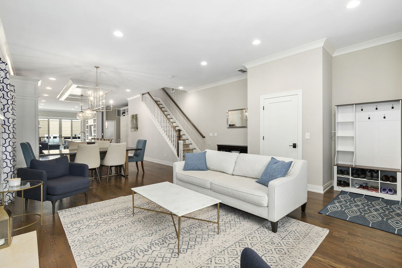 1648 W Fletcher Street