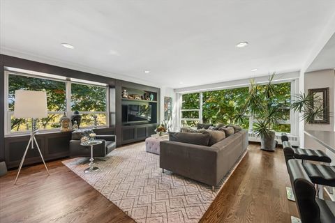 Tiny photo for 3180 N Lake Shore Drive #2H, Chicago, IL 60657 (MLS # 12626132)
