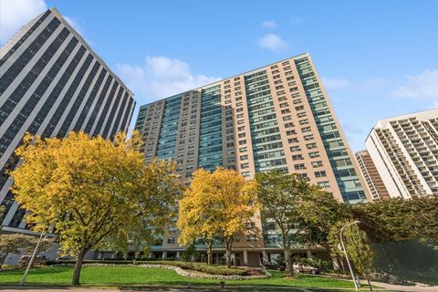 Photo of 3180 N Lake Shore Drive #2H, Chicago, IL 60657 (MLS # 12626132)