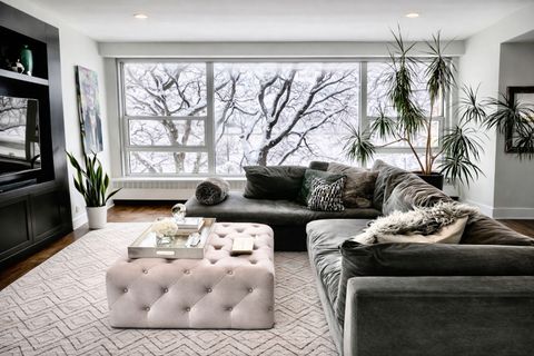 Tiny photo for 3180 N Lake Shore Drive #2H, Chicago, IL 60657 (MLS # 12626132)
