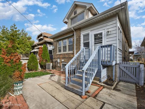 Tiny photo for 3742 Clinton Avenue, Berwyn, IL 60402 (MLS # 12599517)