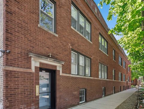 2315 W Waveland Avenue B Chicago IL 60618