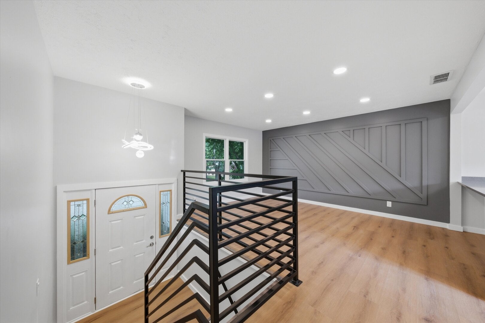 212 Kenilworth Drive