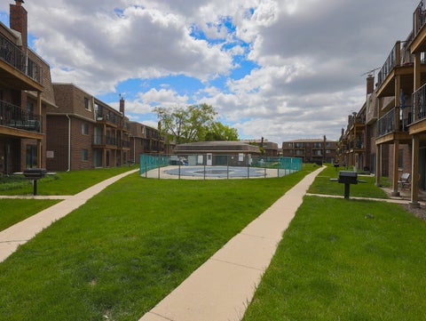 Tiny photo for 1412 Carol Court #1B, Palatine, IL 60074 (MLS # 12649087)