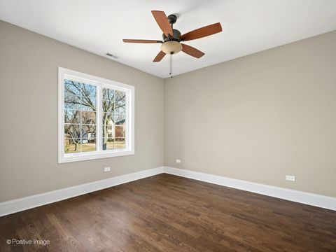 Tiny photo for 212 Holmes Avenue, Clarendon Hills, IL 60514 (MLS # 12426743)