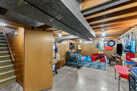 Tiny photo for 2310 W 38th Place, Davenport, IA 52806 (MLS # 12623605)