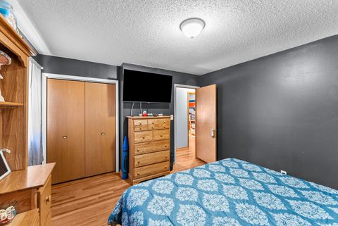 Tiny photo for 2310 W 38th Place, Davenport, IA 52806 (MLS # 12623605)