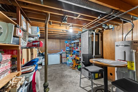 Tiny photo for 2310 W 38th Place, Davenport, IA 52806 (MLS # 12623605)