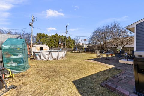 Tiny photo for 2310 W 38th Place, Davenport, IA 52806 (MLS # 12623605)