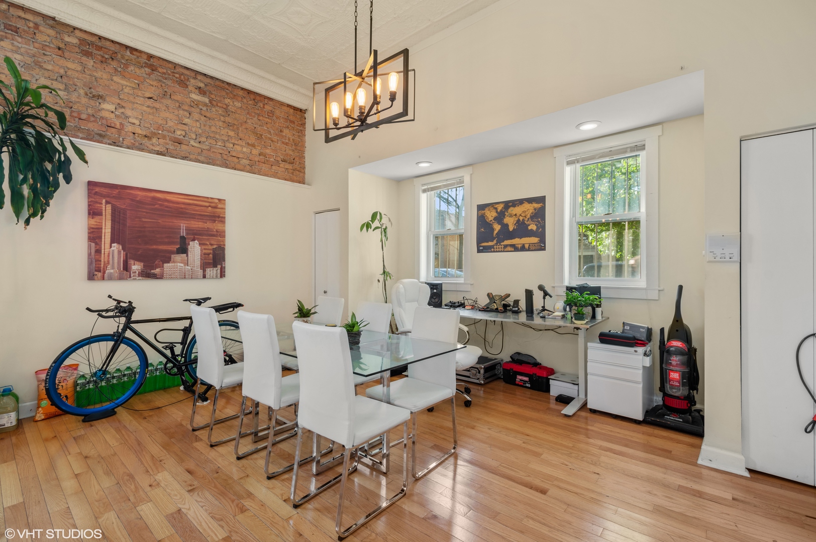 2048 W Evergreen Avenue 1