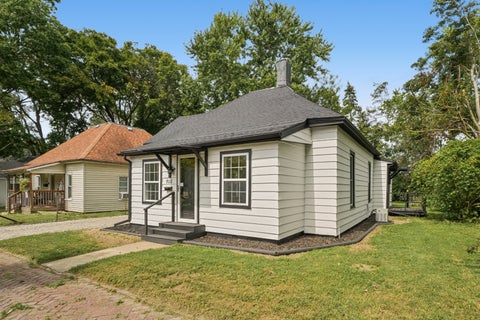 Photo of 908 E Water Street, Urbana, IL 61802 (MLS # 12755165)