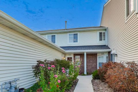 Tiny photo for 106 BRITTANY Drive, Streamwood, IL 60107 (MLS # 12497796)