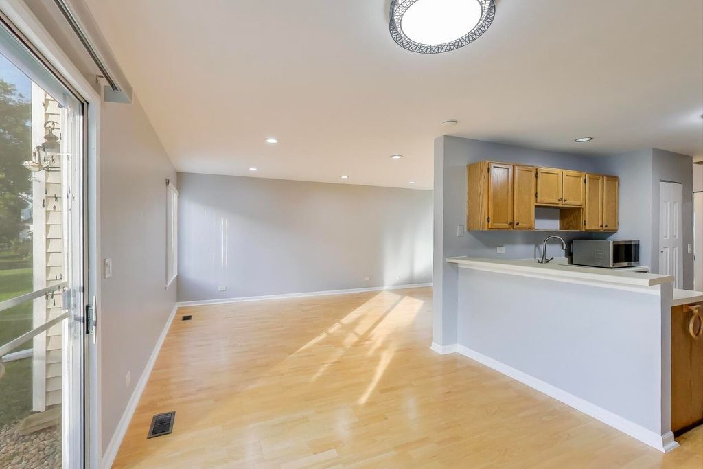 Photo for 106 BRITTANY Drive, Streamwood, IL 60107 (MLS # 12497796)