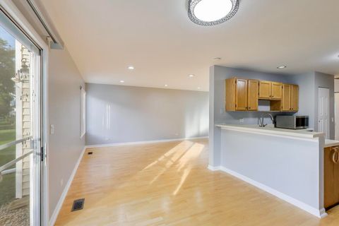 106 BRITTANY Drive Streamwood IL 60107