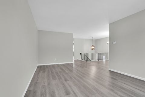 Tiny photo for 86 Silver Tree Circle, Cary, IL 60013 (MLS # 12561361)