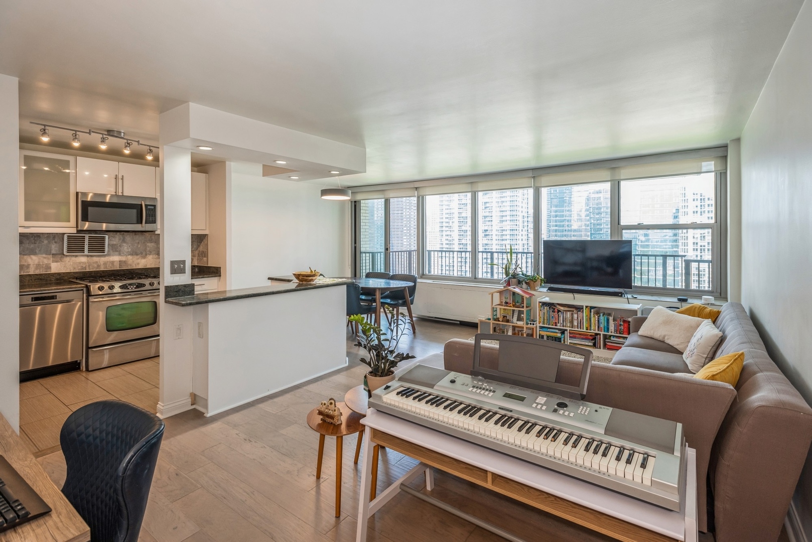 400 E Randolph Street 2818