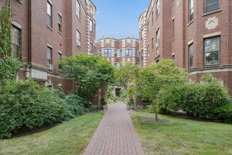 Tiny photo for 356 Ridge Avenue #5-3, Evanston, IL 60202 (MLS # 12715305)