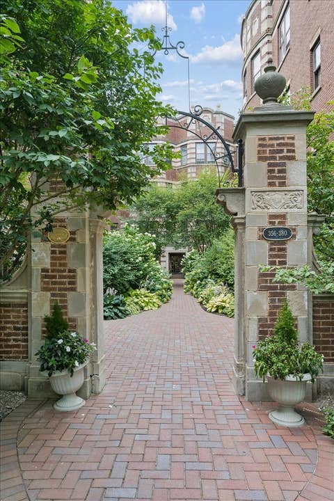 Tiny photo for 356 Ridge Avenue #5-3, Evanston, IL 60202 (MLS # 12715305)