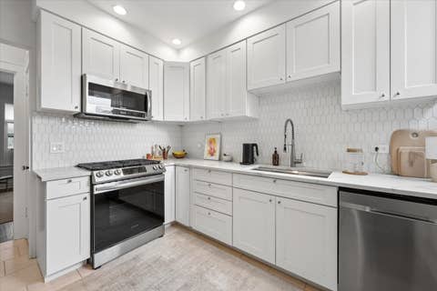 Tiny photo for 356 Ridge Avenue #5-3, Evanston, IL 60202 (MLS # 12715305)