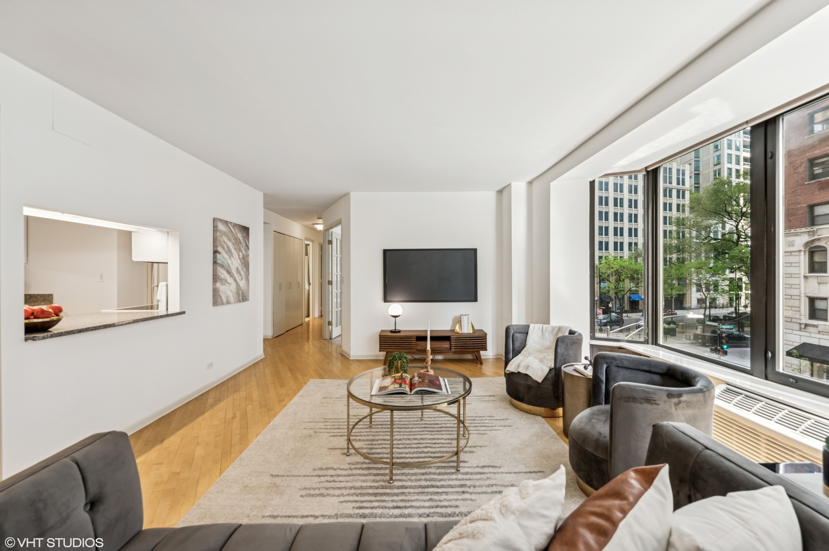 40 E Delaware Place 301