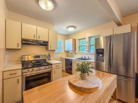 Tiny photo for 918 W Washington Street, Champaign, IL 61821 (MLS # 12719903)