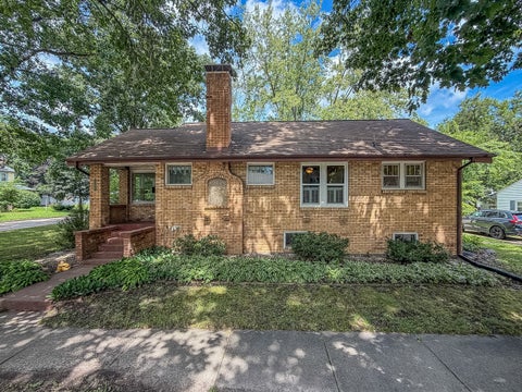 Tiny photo for 918 W Washington Street, Champaign, IL 61821 (MLS # 12719903)