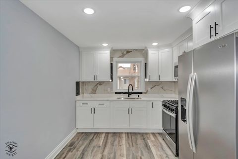 Tiny photo for 702 S Lincoln Avenue, Kankakee, IL 60901 (MLS # 12563881)