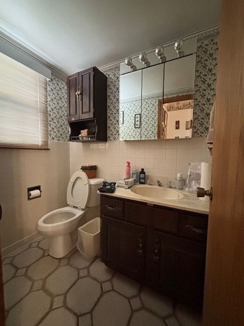 Tiny photo for 151 Rose Tree Lane, Lindenhurst, IL 60046 (MLS # 12551410)