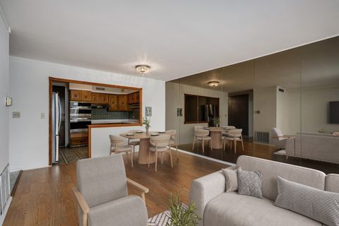 Tiny photo for 5855 N Sheridan Road #17D, Chicago, IL 60660 (MLS # 12458067)