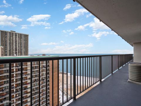 Tiny photo for 5855 N Sheridan Road #17D, Chicago, IL 60660 (MLS # 12458067)
